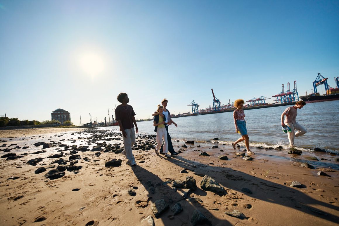 Menschen am Hamburger Hafen