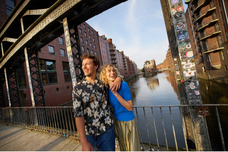 Paar an der Speicherstadt
